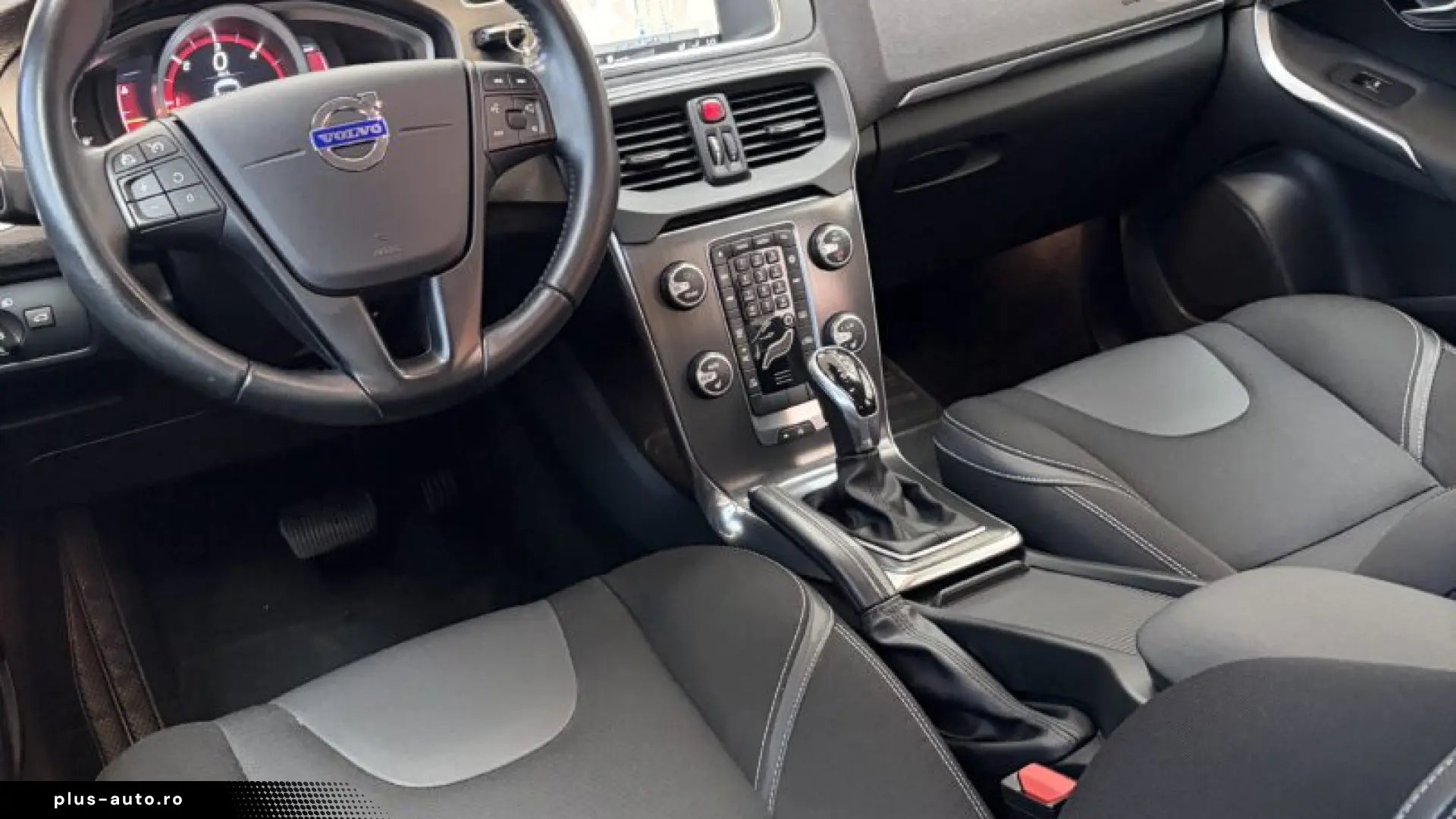 VOLVO V-40 HATCHBACK 2016-03
