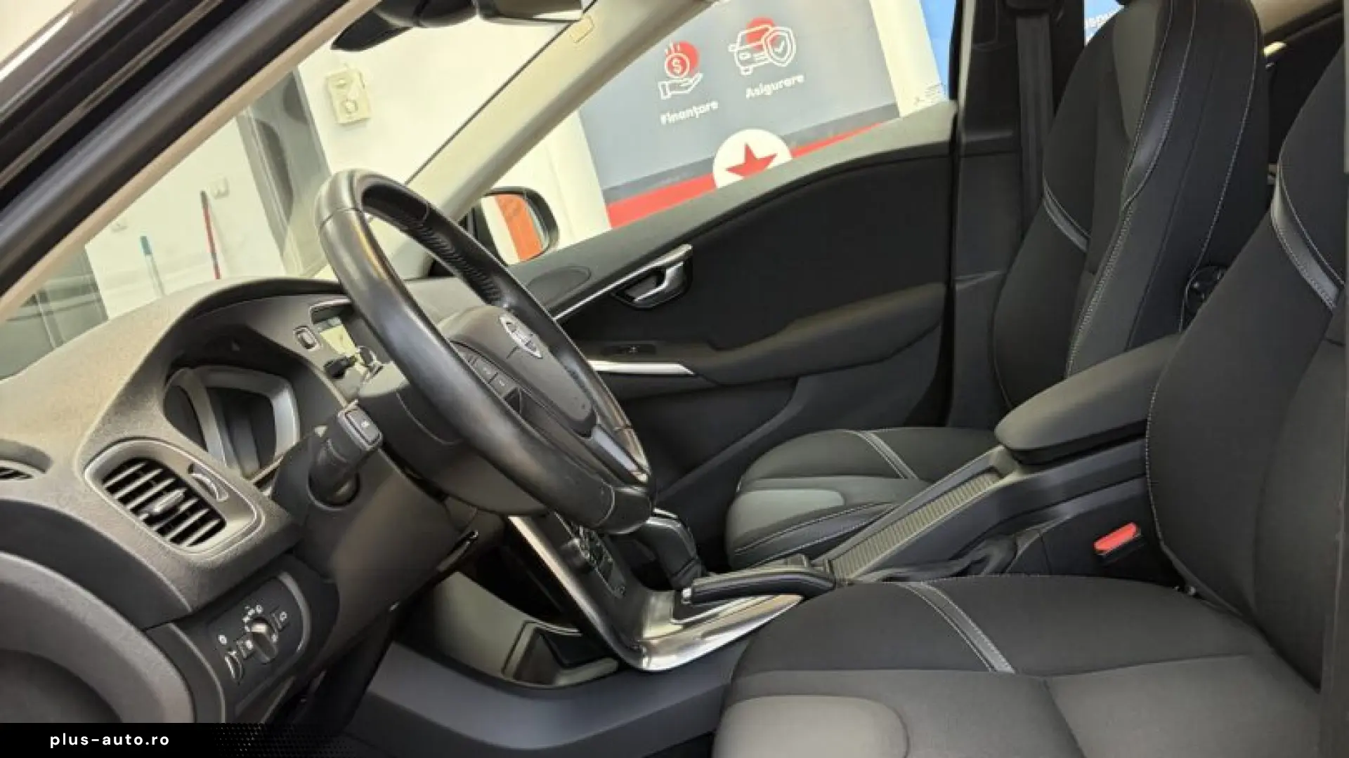 VOLVO V-40 HATCHBACK 2016-03