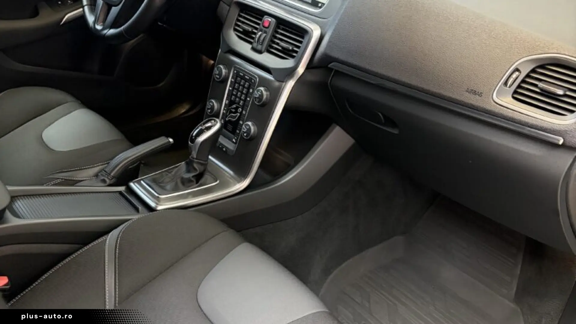 VOLVO V-40 HATCHBACK 2016-03