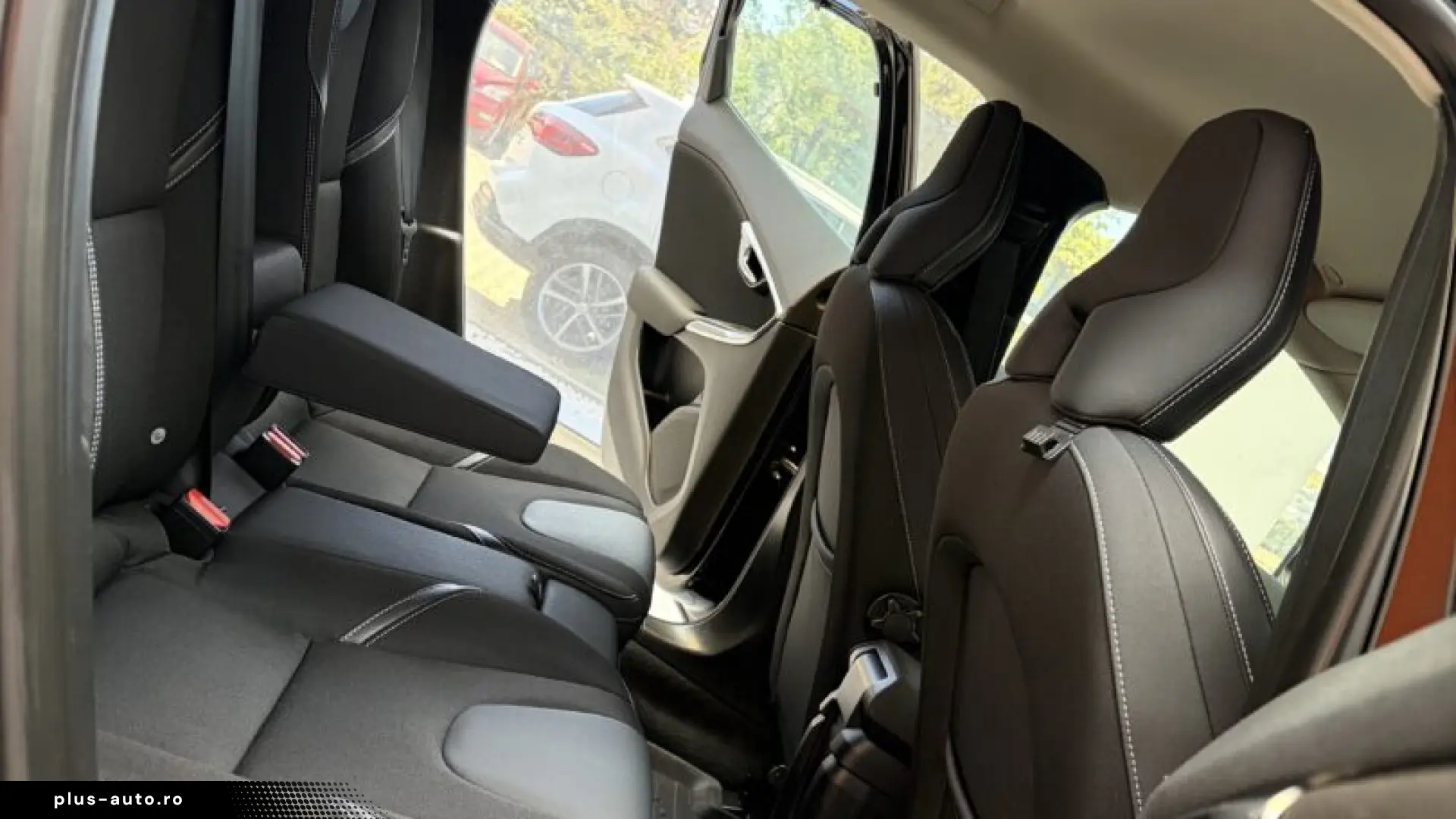 VOLVO V-40 HATCHBACK 2016-03