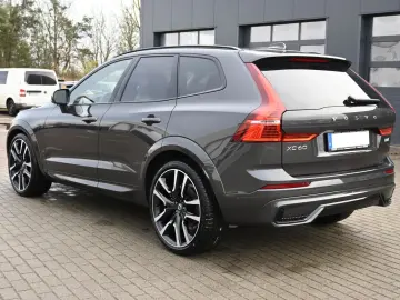 VOLVO XC60 B4D AWD Ultimate Dark STDHZG B&W LUFT ACC