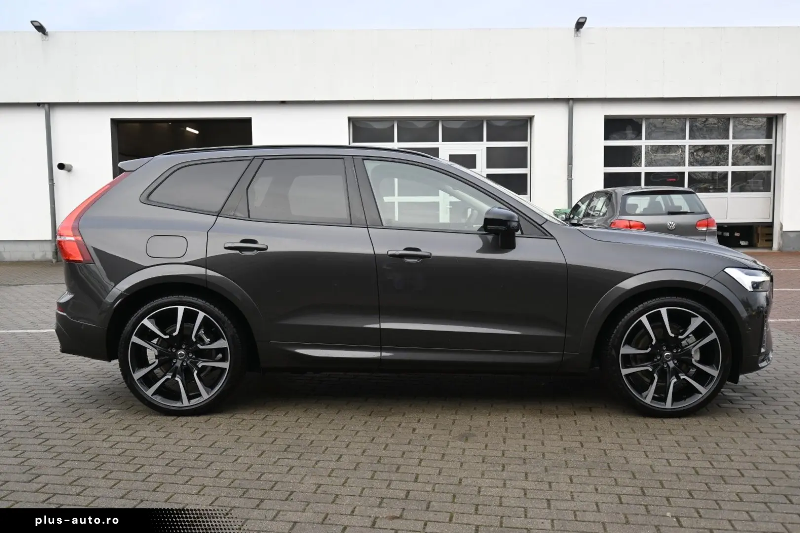 VOLVO XC60 B4D AWD Ultimate Dark STDHZG B&W LUFT ACC