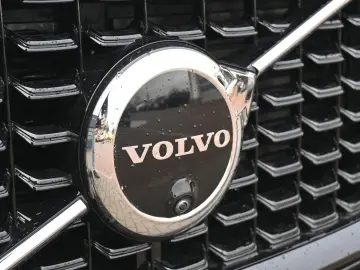 VOLVO XC60 B4D AWD Ultimate Dark STDHZG B&W LUFT ACC
