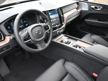 VOLVO XC60 B4D AWD Ultimate Dark STDHZG B&W LUFT ACC