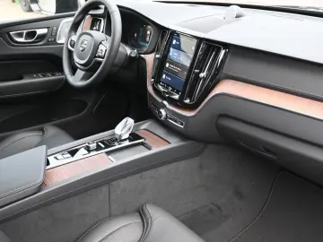 VOLVO XC60 B4D AWD Ultimate Dark STDHZG B&W LUFT ACC