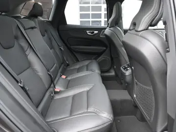 VOLVO XC60 B4D AWD Ultimate Dark STDHZG B&W LUFT ACC