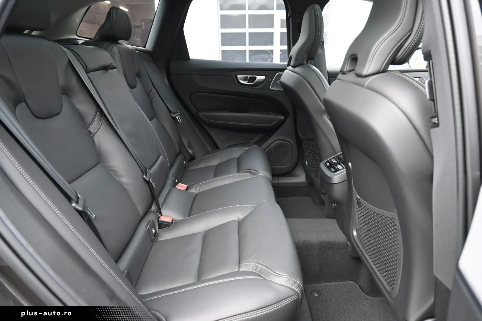 VOLVO XC60 B4D AWD Ultimate Dark STDHZG B&W LUFT ACC
