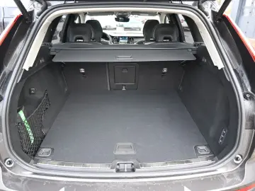 VOLVO XC60 B4D AWD Ultimate Dark STDHZG B&W LUFT ACC