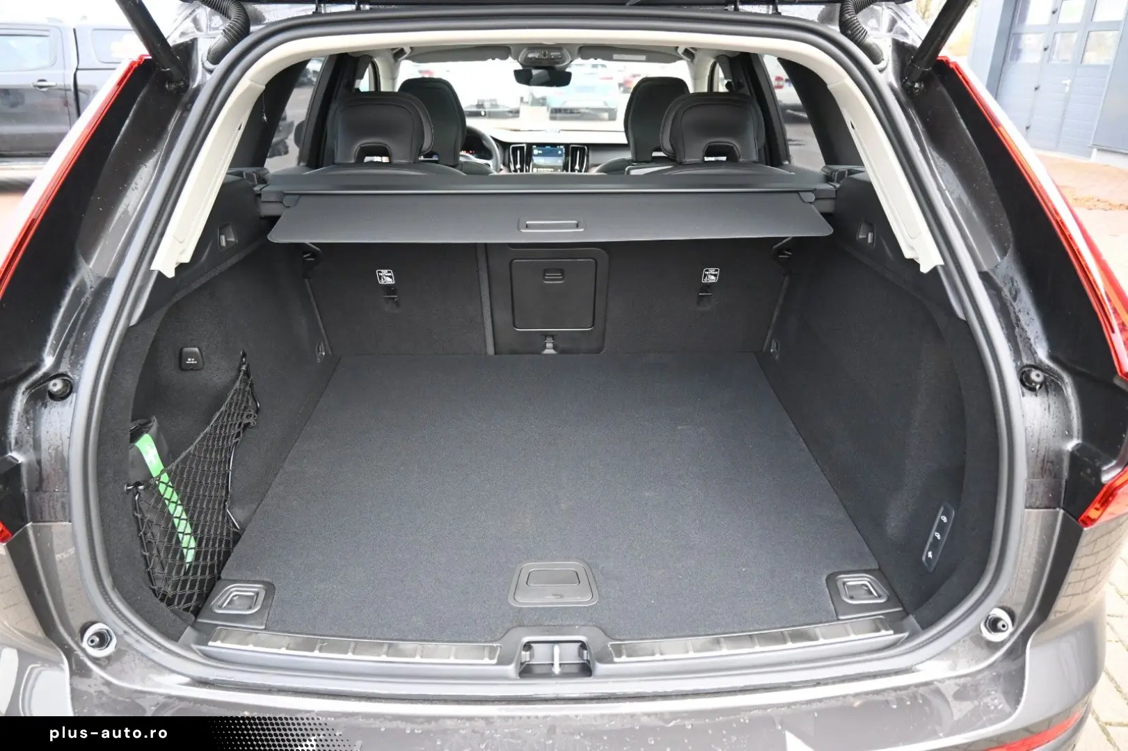 VOLVO XC60 B4D AWD Ultimate Dark STDHZG B&W LUFT ACC