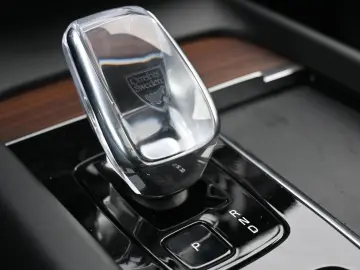VOLVO XC60 B4D AWD Ultimate Dark STDHZG B&W LUFT ACC