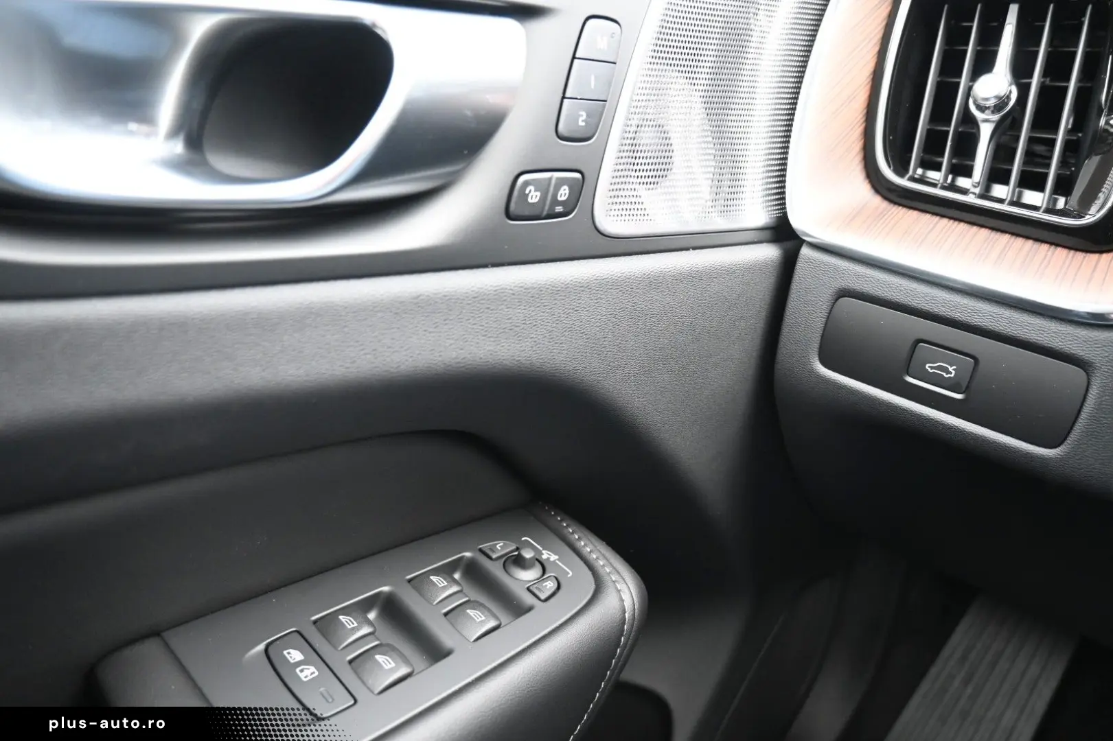 VOLVO XC60 B4D AWD Ultimate Dark STDHZG B&W LUFT ACC