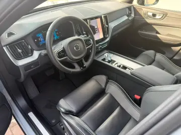 VOLVO XC60 B4D AWD Plus Dark STDHZG 360 ACC