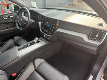VOLVO XC60 B4D AWD Plus Dark STDHZG 360 ACC