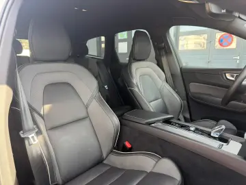 VOLVO XC60 B4D AWD Plus Dark STDHZG 360 ACC