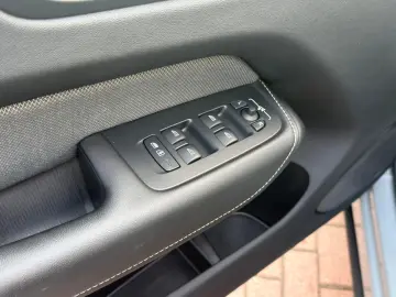 VOLVO XC60 B4D AWD Plus Dark STDHZG 360 ACC