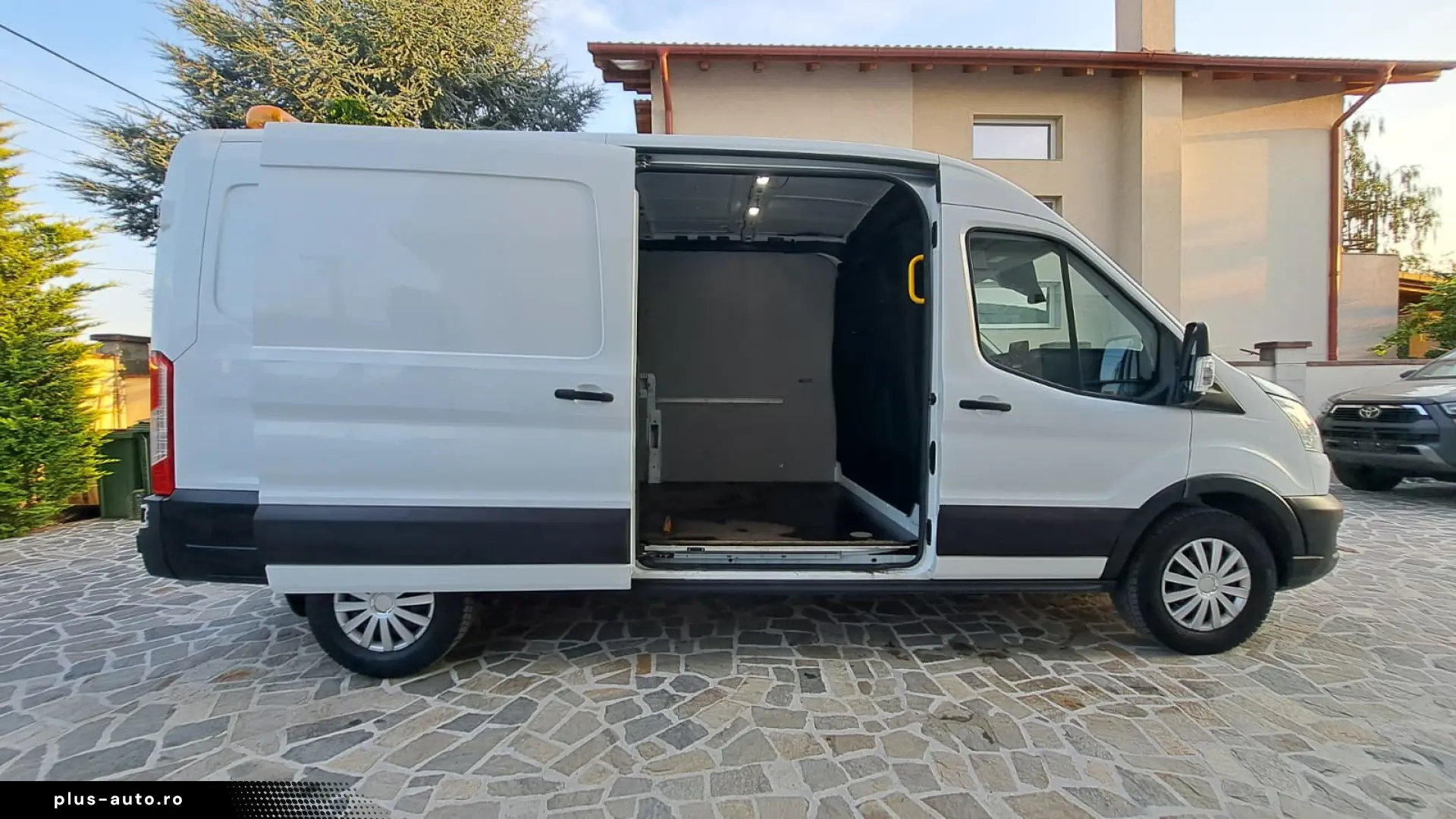 FORD TRANSIT VAN TREND L3H2 FWD
