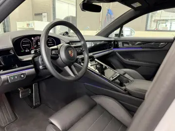 PORSCHE Panamera 4 E-Hybrid   Hinterachslenkung   BOSE