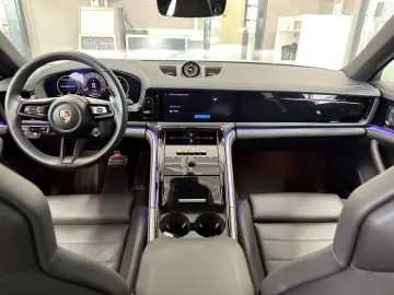 PORSCHE Panamera 4 E-Hybrid   Hinterachslenkung   BOSE