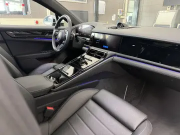 PORSCHE Panamera 4 E-Hybrid   Hinterachslenkung   BOSE