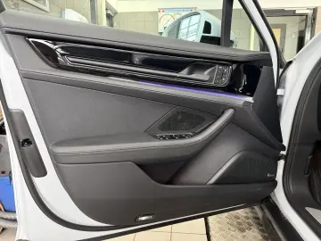 PORSCHE Panamera 4 E-Hybrid   Hinterachslenkung   BOSE