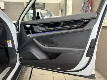 PORSCHE Panamera 4 E-Hybrid   Hinterachslenkung   BOSE
