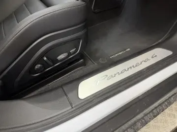 PORSCHE Panamera 4 E-Hybrid   Hinterachslenkung   BOSE