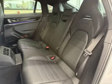 PORSCHE Panamera 4 E-Hybrid   Hinterachslenkung   BOSE