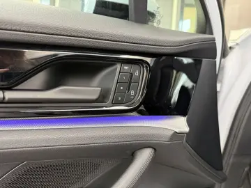 PORSCHE Panamera 4 E-Hybrid   Hinterachslenkung   BOSE