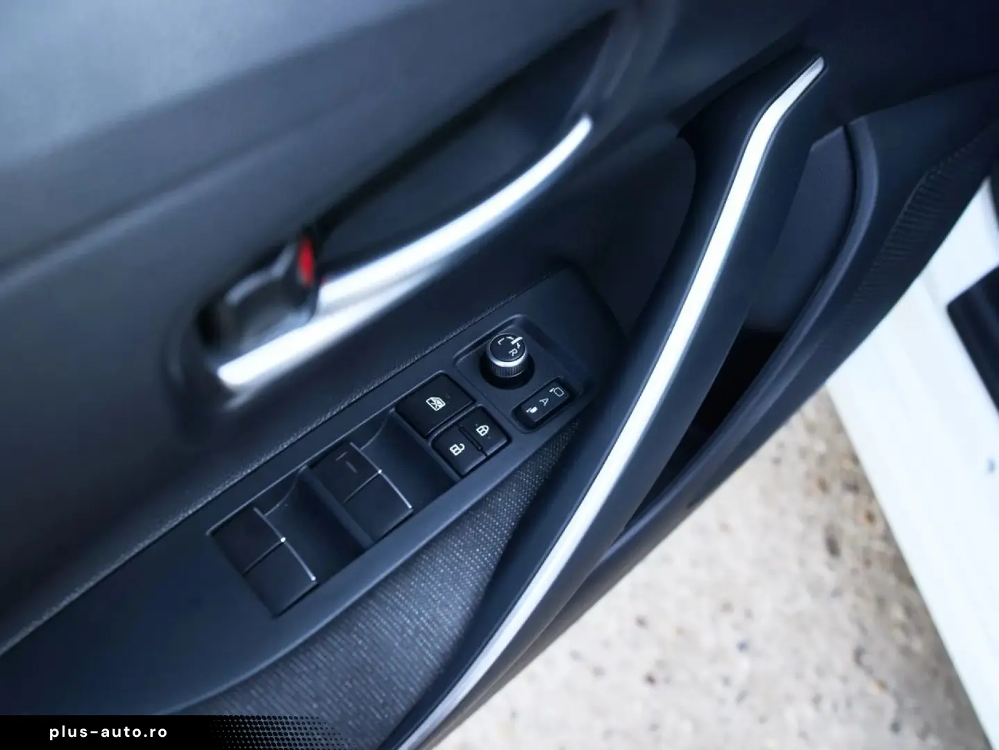 TOYOTA COROLLA Hybrid Distronic Lane assist Bord digital Key