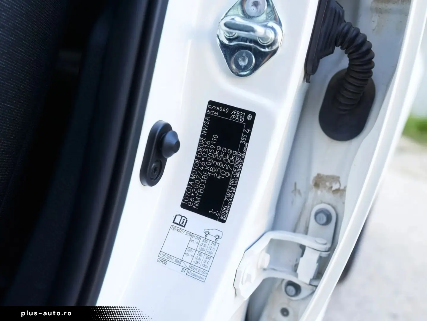 TOYOTA COROLLA Hybrid Distronic Lane assist Bord digital Key