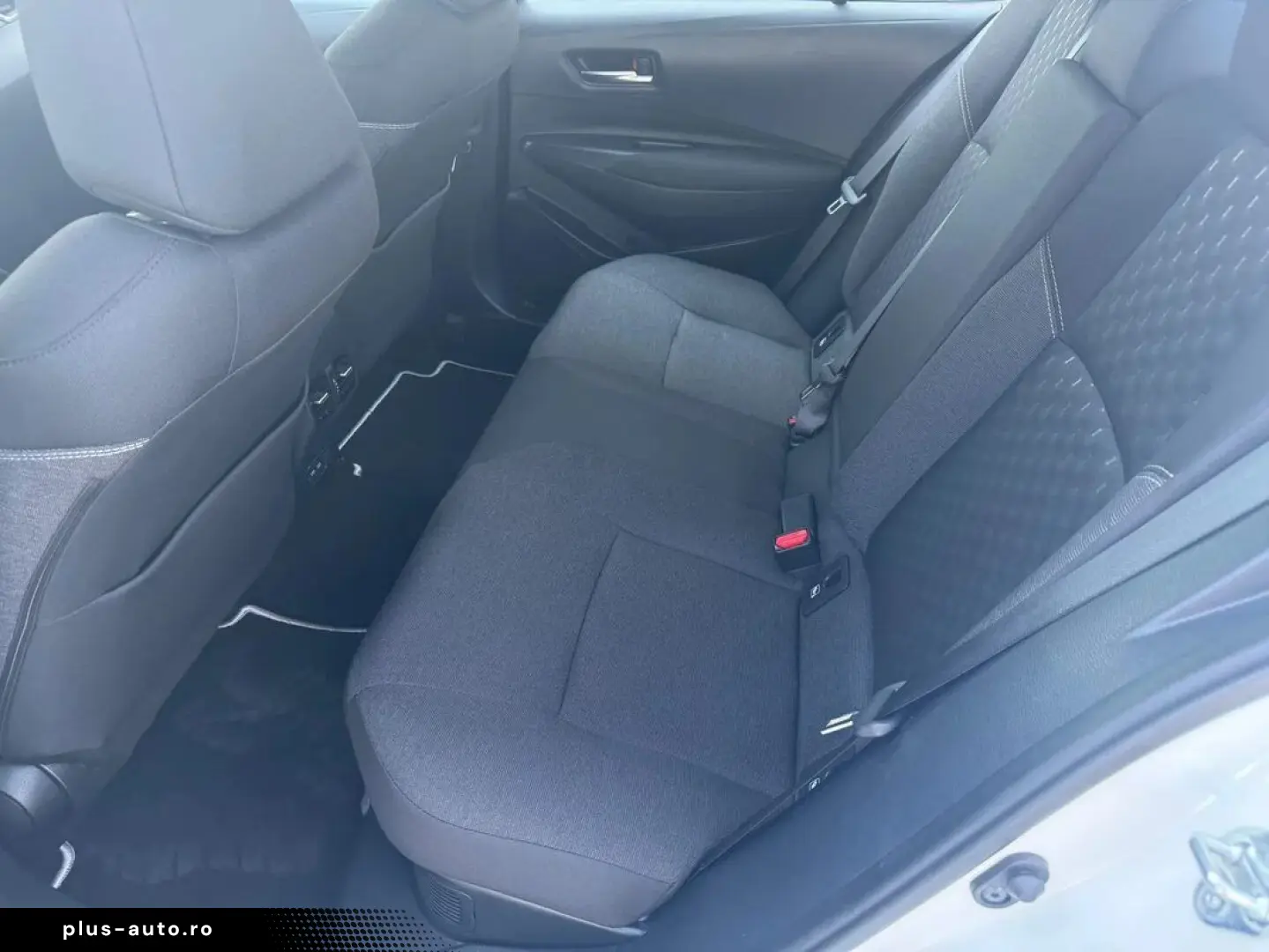 Toyota Corolla Sedan 1.8 Hybrid Business Hsd E-CVT