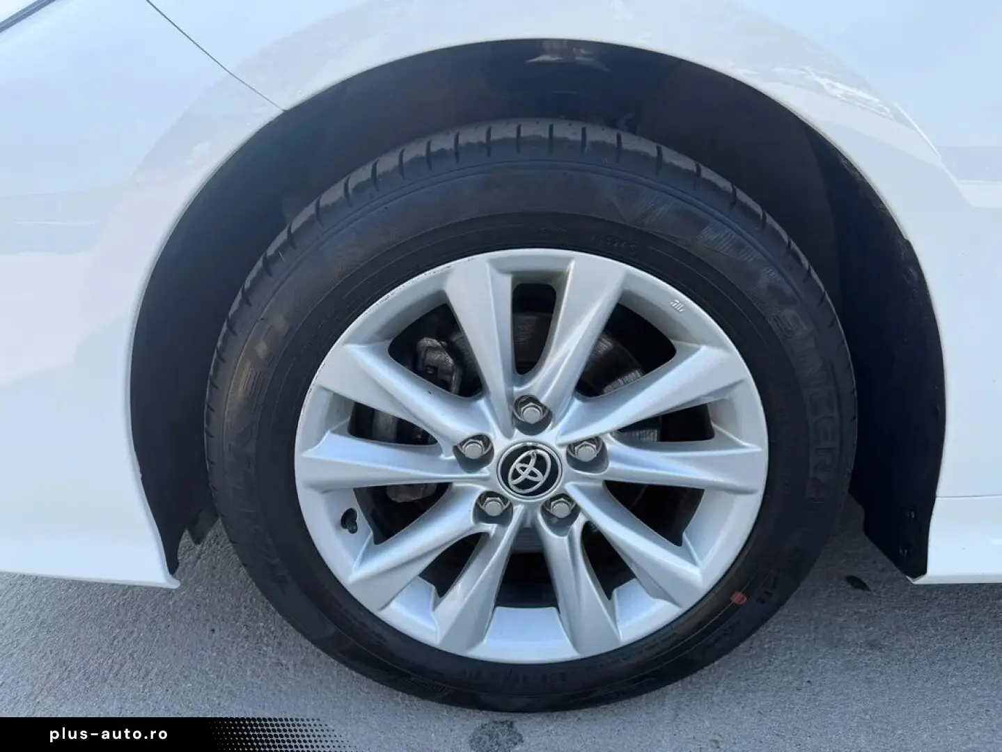 Toyota Corolla Sedan 1.8 Hybrid Business Hsd E-CVT