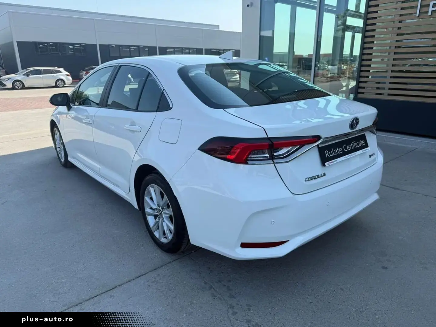 Toyota Corolla Sedan 1.8 Hybrid Business Hsd E-CVT