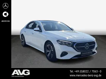 MERCEDES-BENZ E 220 d AVANTGARDE-Adv. Pano Distronic…