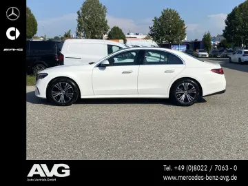 MERCEDES-BENZ E 220 d AVANTGARDE-Adv. Pano Distronic…