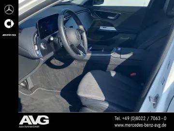 MERCEDES-BENZ E 220 d AVANTGARDE-Adv. Pano Distronic…
