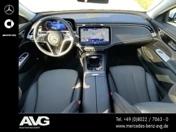 MERCEDES-BENZ E 220 d AVANTGARDE-Adv. Pano Distronic…