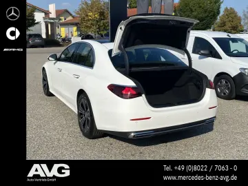MERCEDES-BENZ E 220 d AVANTGARDE-Adv. Pano Distronic…