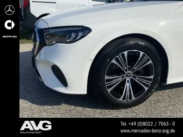 MERCEDES-BENZ E 220 d AVANTGARDE-Adv. Pano Distronic…