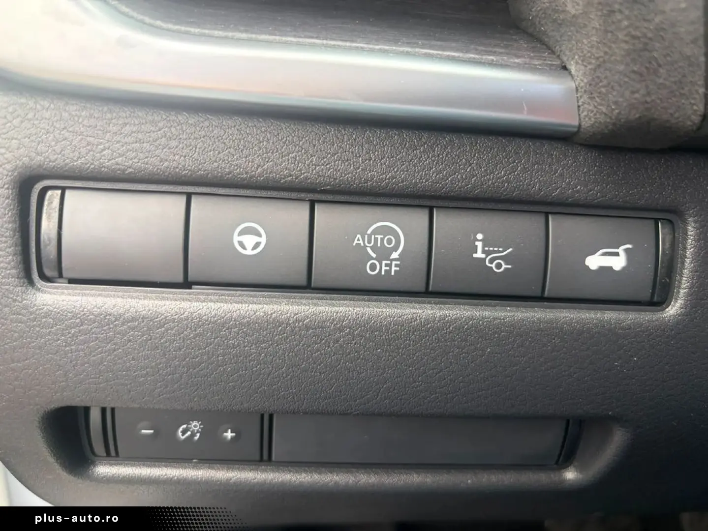 Nissan Qashqai 1.3 157 CP Tekna CVT  SUV   Automată   5 uși