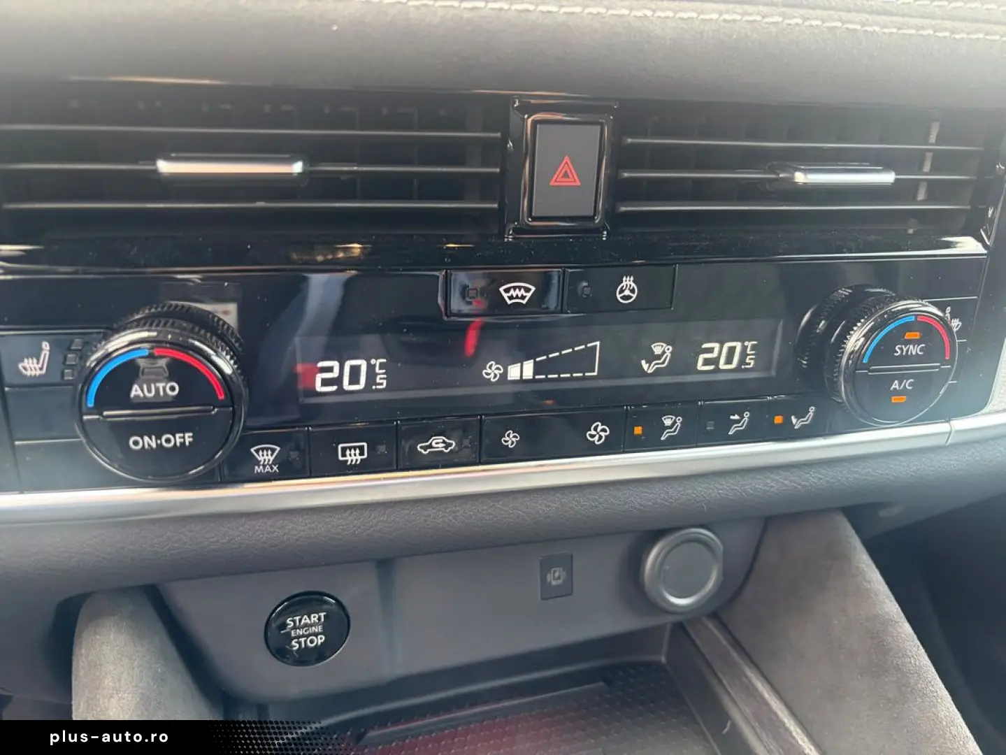 Nissan Qashqai 1.3 157 CP Tekna CVT  SUV   Automată   5 uși