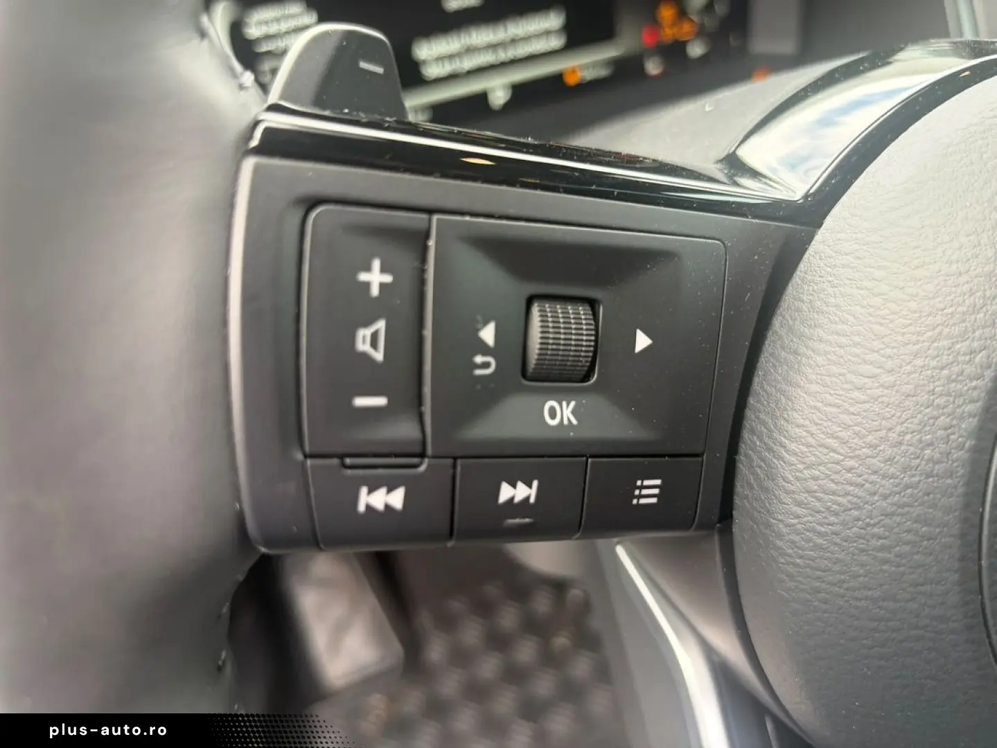 Nissan Qashqai 1.3 157 CP Tekna CVT  SUV   Automată   5 uși