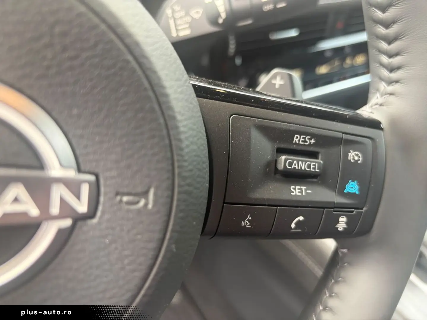 Nissan Qashqai 1.3 157 CP Tekna CVT  SUV   Automată   5 uși