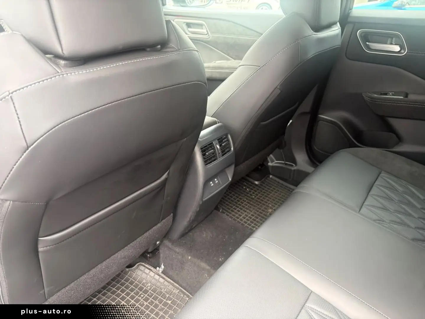 Nissan Qashqai 1.3 157 CP Tekna CVT  SUV   Automată   5 uși