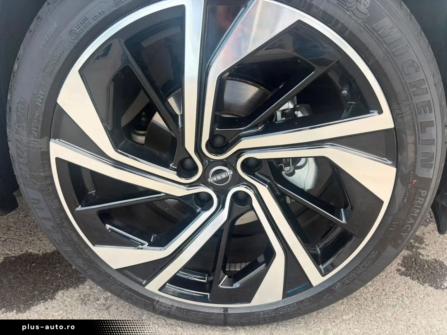 Nissan Qashqai 1.3 157 CP Tekna CVT  SUV   Automată   5 uși