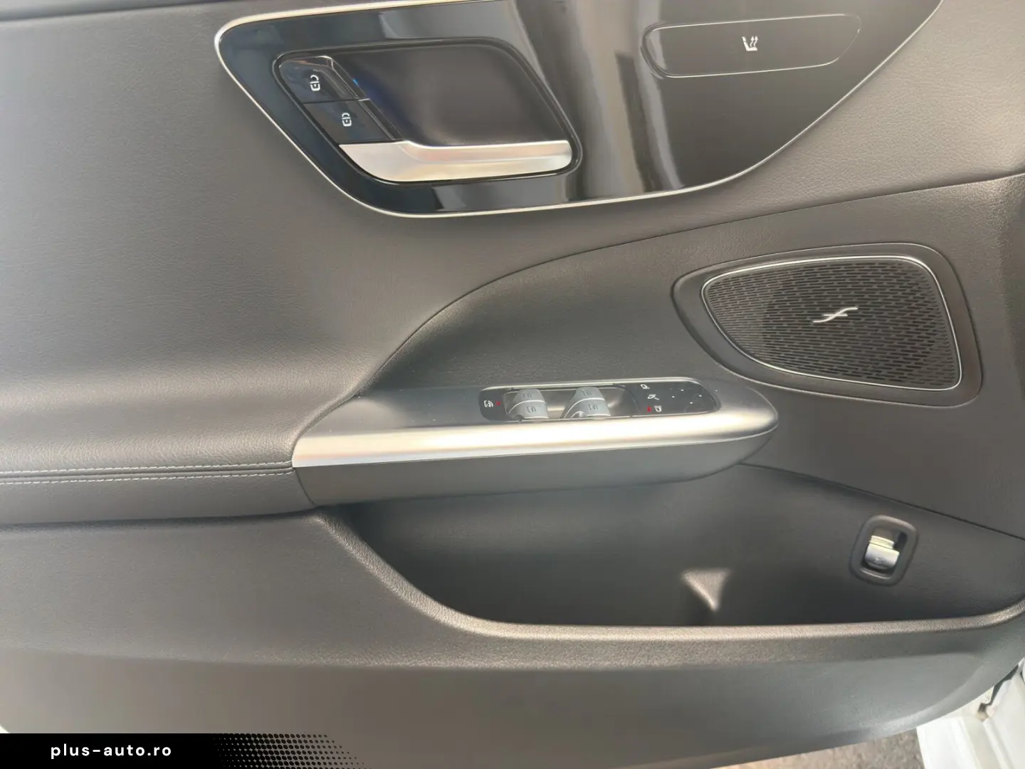 MERCEDES-BENZ C 300T AMG Night AHK Spurpaket  Kamera 8-fach
