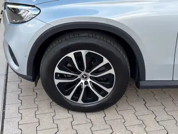 MERCEDES-BENZ GLC 220 d 4M Avantgarde Advanced  AHK …