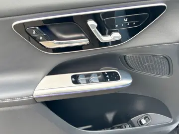 MERCEDES-BENZ GLC 220 d 4M Avantgarde Advanced  AHK …