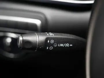 MERCEDES-BENZ V 220d Extralang 9G MBUX AHK Kamera LE…