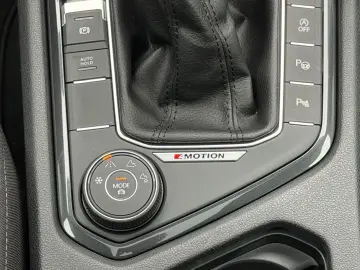 VW Tiguan 2.0 TDI DSG 4M Elegance AHK PANO NAVI KAM